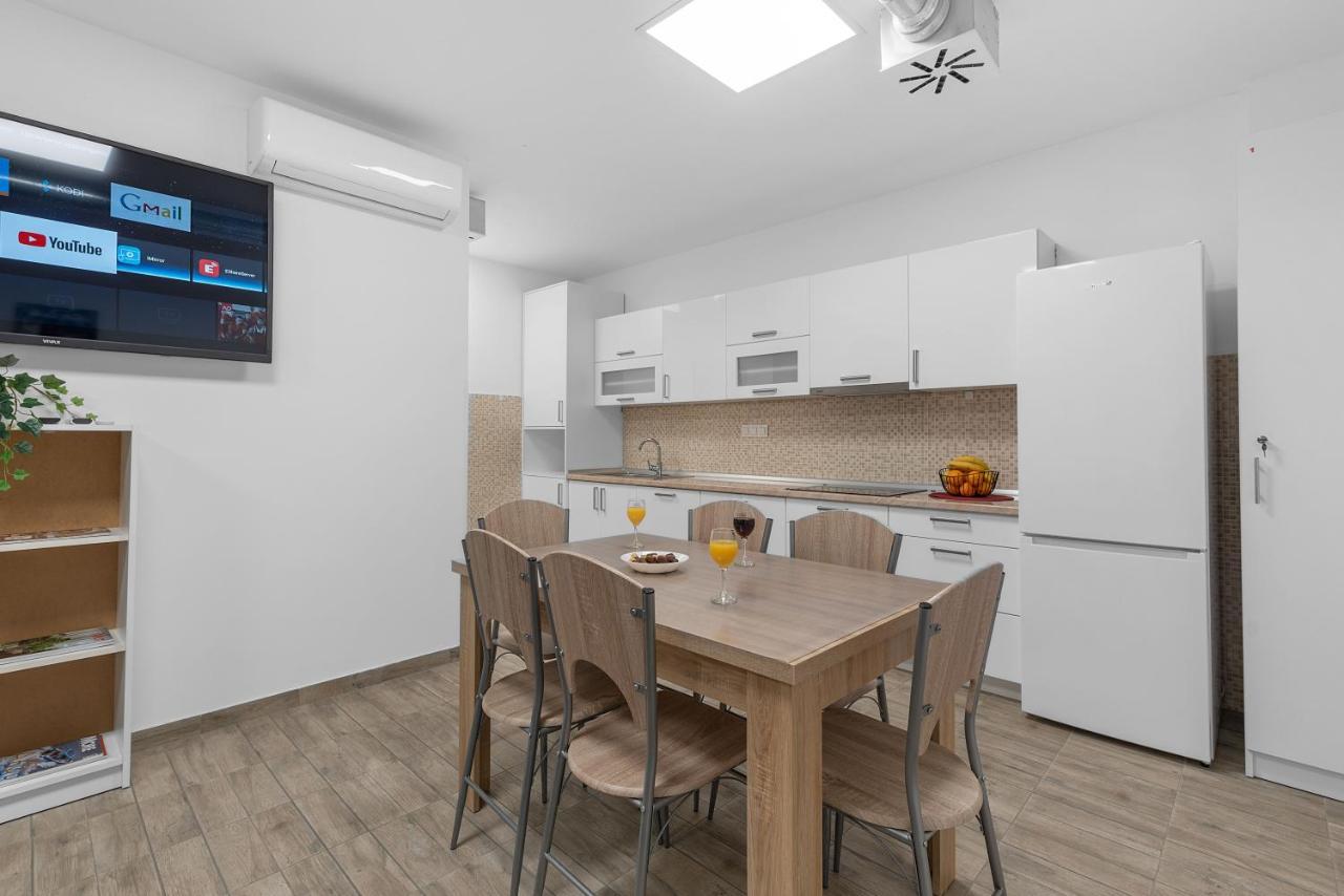 Hostel Elli Спліт Екстер'єр фото